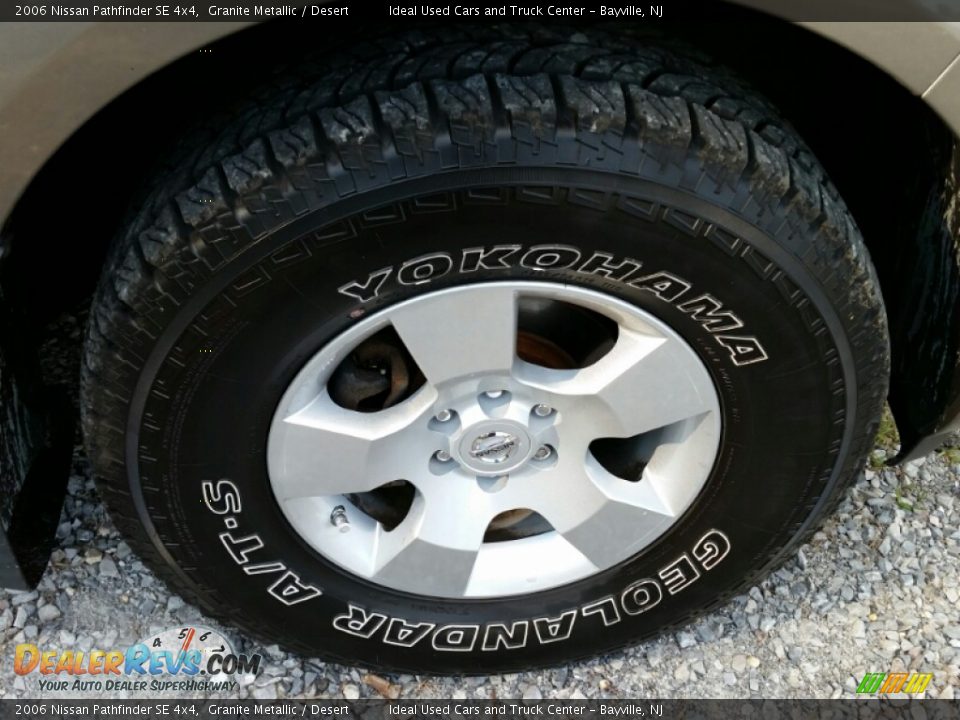 2006 Nissan Pathfinder SE 4x4 Granite Metallic / Desert Photo #30