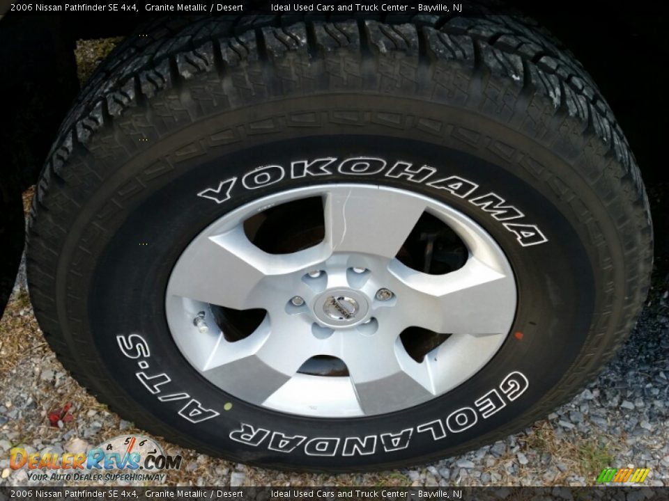 2006 Nissan Pathfinder SE 4x4 Granite Metallic / Desert Photo #31