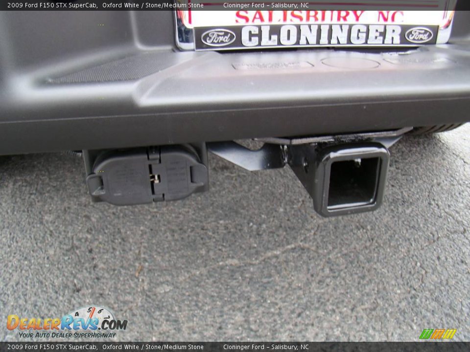2009 Ford F150 STX SuperCab Oxford White / Stone/Medium Stone Photo #17