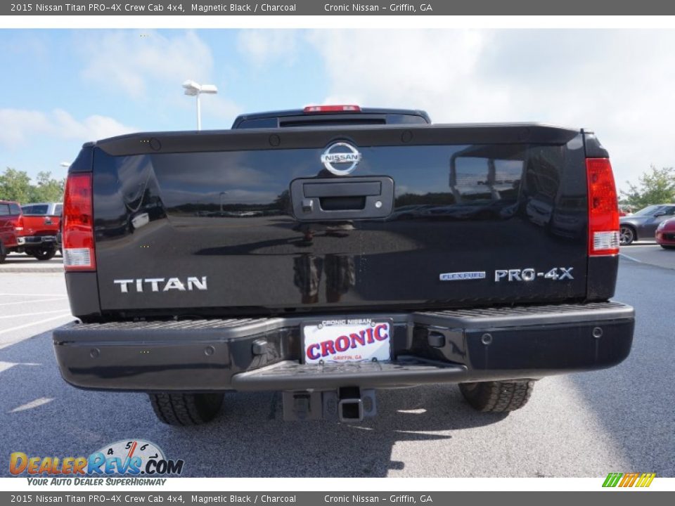 2015 Nissan Titan PRO-4X Crew Cab 4x4 Magnetic Black / Charcoal Photo #4
