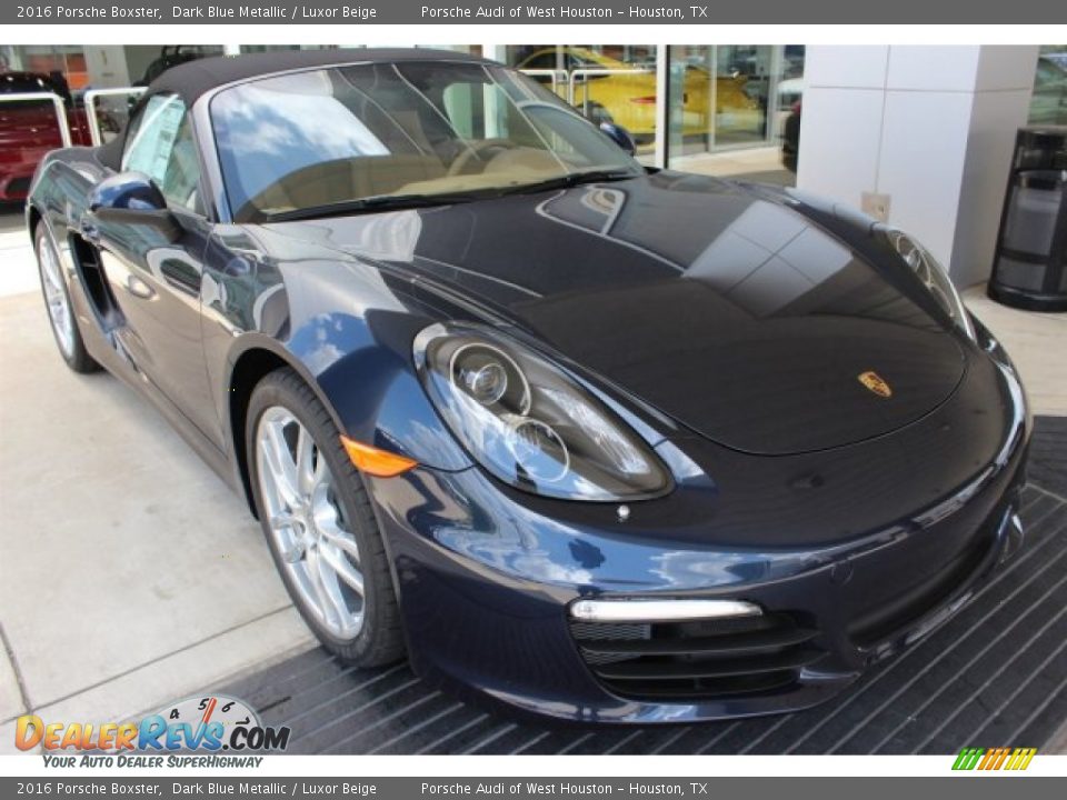 Front 3/4 View of 2016 Porsche Boxster  Photo #2