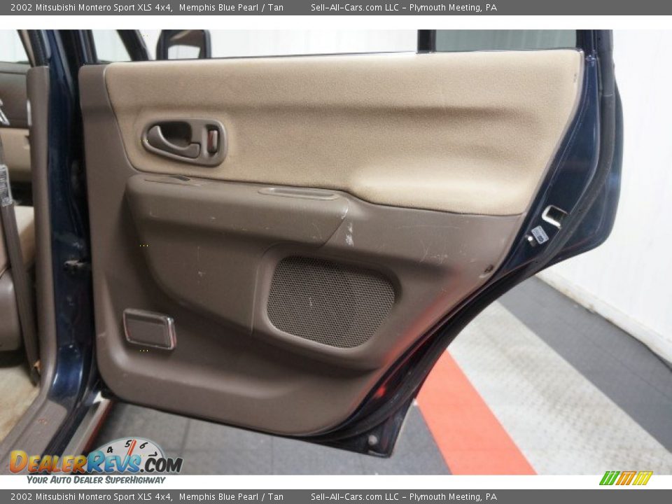 2002 Mitsubishi Montero Sport XLS 4x4 Memphis Blue Pearl / Tan Photo #16