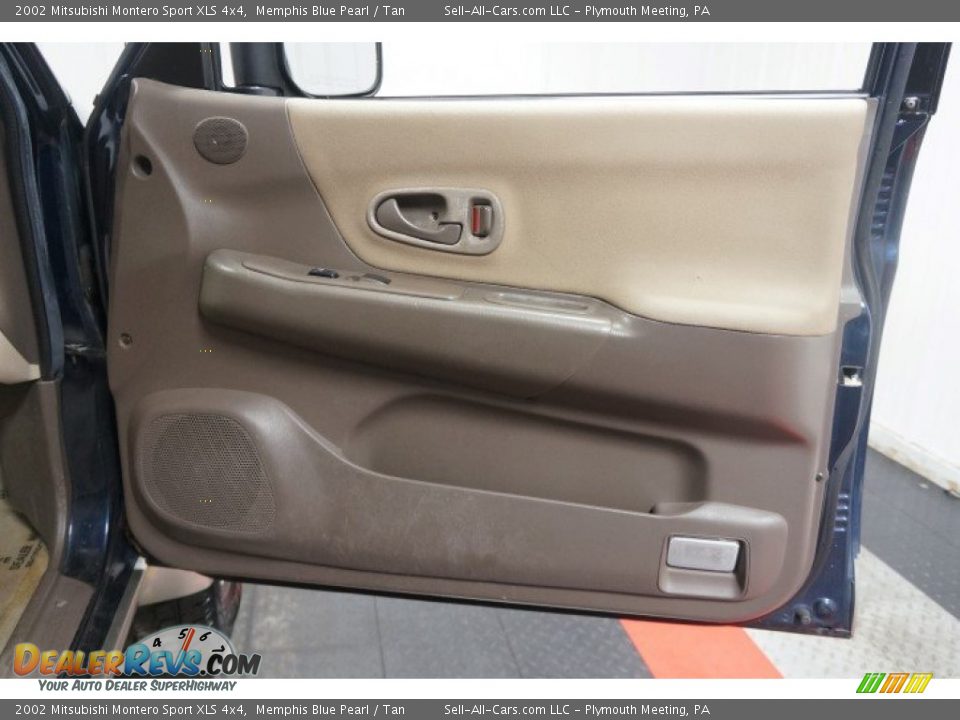 2002 Mitsubishi Montero Sport XLS 4x4 Memphis Blue Pearl / Tan Photo #17