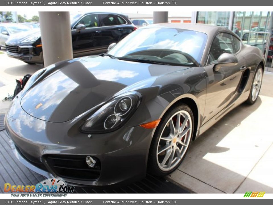 Front 3/4 View of 2016 Porsche Cayman S Photo #3