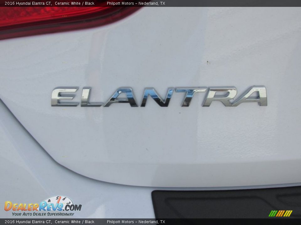 2016 Hyundai Elantra GT Ceramic White / Black Photo #13