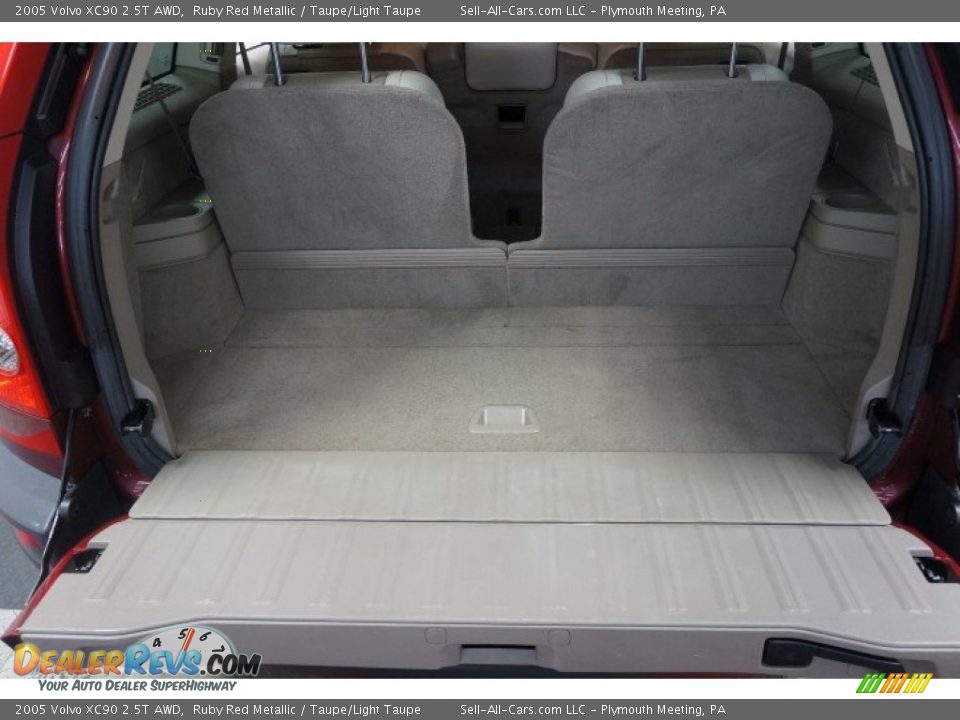 2005 Volvo XC90 2.5T AWD Ruby Red Metallic / Taupe/Light Taupe Photo #18