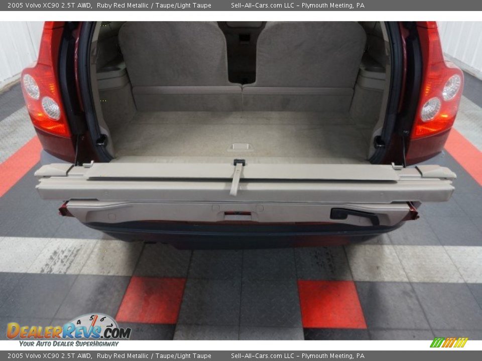 2005 Volvo XC90 2.5T AWD Ruby Red Metallic / Taupe/Light Taupe Photo #19