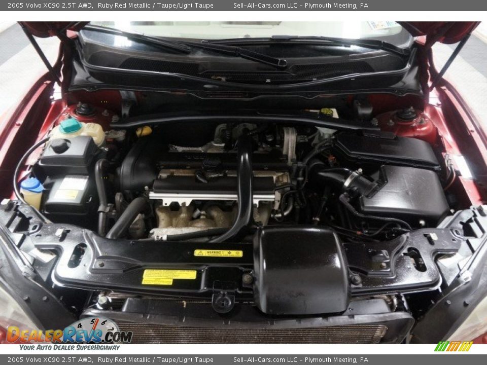 2005 Volvo XC90 2.5T AWD Ruby Red Metallic / Taupe/Light Taupe Photo #33