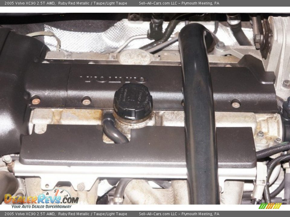 2005 Volvo XC90 2.5T AWD Ruby Red Metallic / Taupe/Light Taupe Photo #34