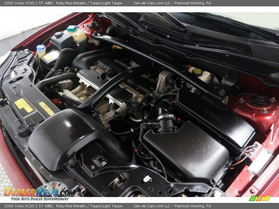 2005 Volvo XC90 2.5T AWD Ruby Red Metallic / Taupe/Light Taupe Photo #36