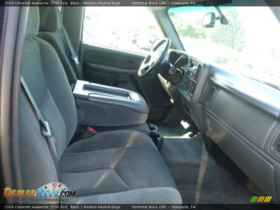 2004 Chevrolet Avalanche 1500 4x4 Black / Medium Neutral Beige Photo #8