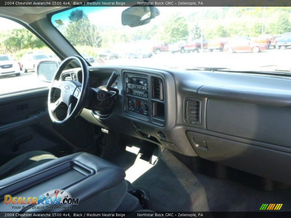 2004 Chevrolet Avalanche 1500 4x4 Black / Medium Neutral Beige Photo #9