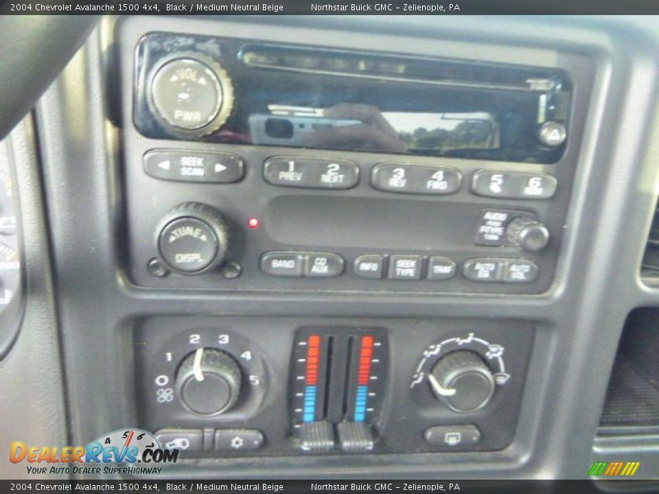 2004 Chevrolet Avalanche 1500 4x4 Black / Medium Neutral Beige Photo #14