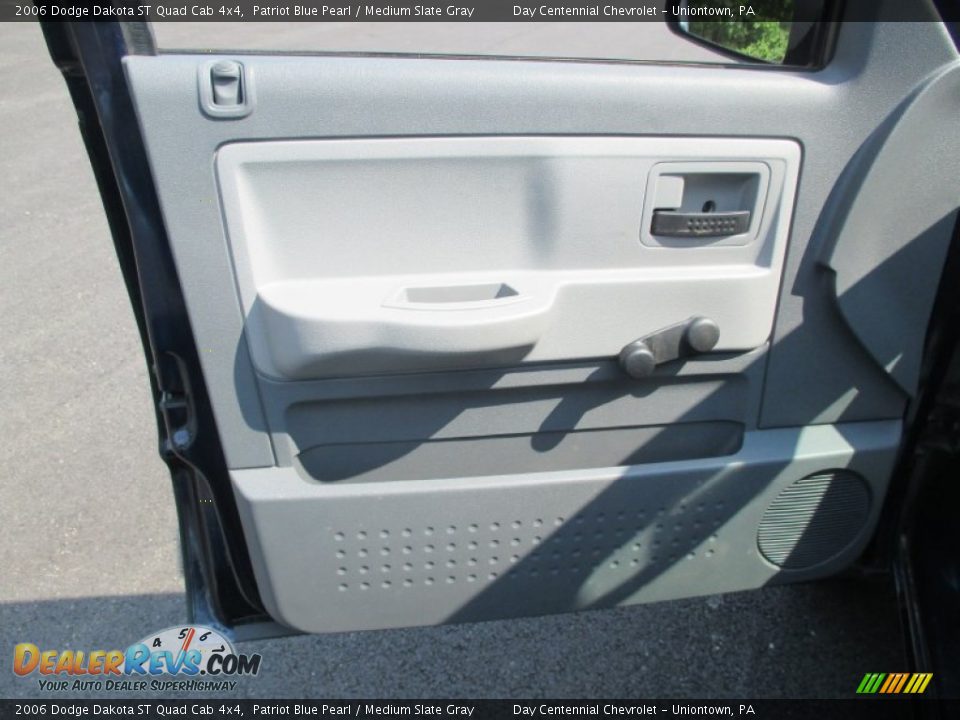 2006 Dodge Dakota ST Quad Cab 4x4 Patriot Blue Pearl / Medium Slate Gray Photo #19