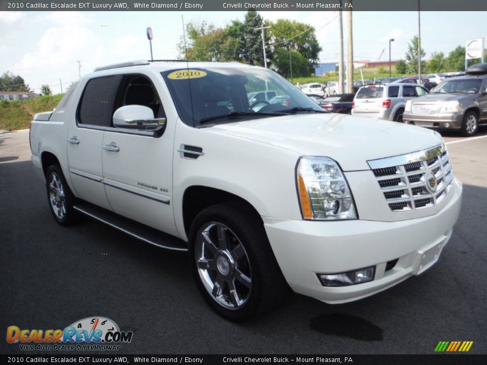 Front 3/4 View of 2010 Cadillac Escalade EXT Luxury AWD Photo #7