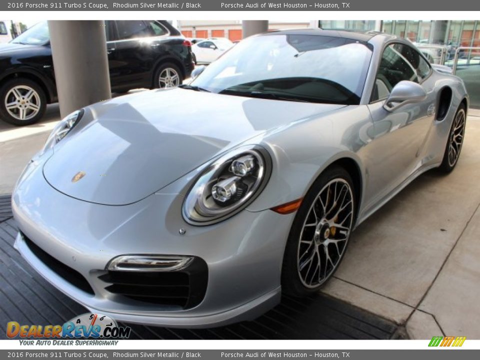 Front 3/4 View of 2016 Porsche 911 Turbo S Coupe Photo #3