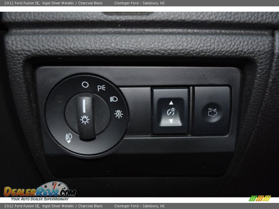2012 Ford Fusion SE Ingot Silver Metallic / Charcoal Black Photo #25