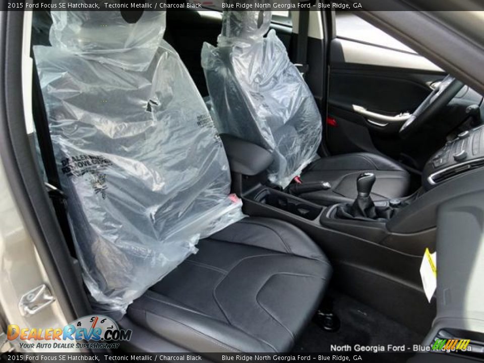 2015 Ford Focus SE Hatchback Tectonic Metallic / Charcoal Black Photo #12