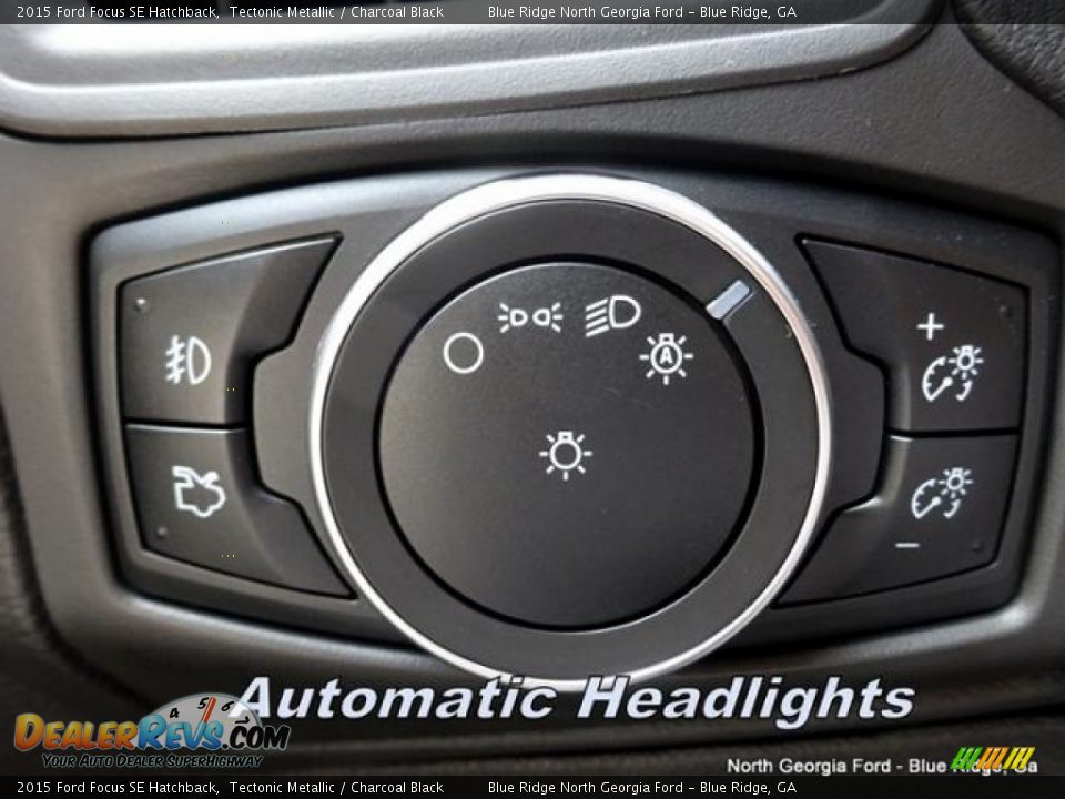 2015 Ford Focus SE Hatchback Tectonic Metallic / Charcoal Black Photo #26