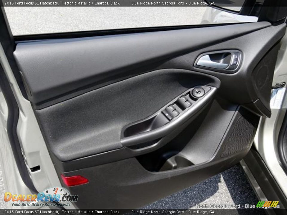 2015 Ford Focus SE Hatchback Tectonic Metallic / Charcoal Black Photo #30