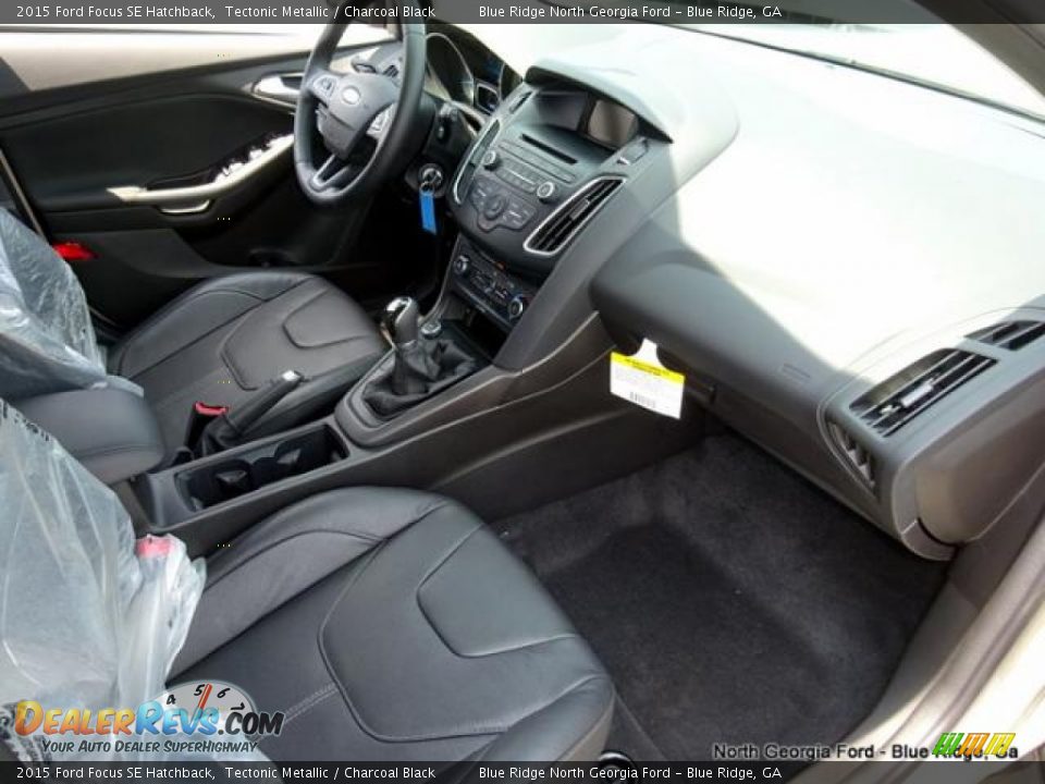 2015 Ford Focus SE Hatchback Tectonic Metallic / Charcoal Black Photo #32