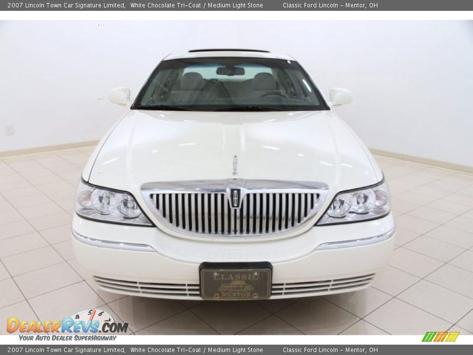 2007 Lincoln Town Car Signature Limited White Chocolate Tri-Coat / Medium Light Stone Photo #2