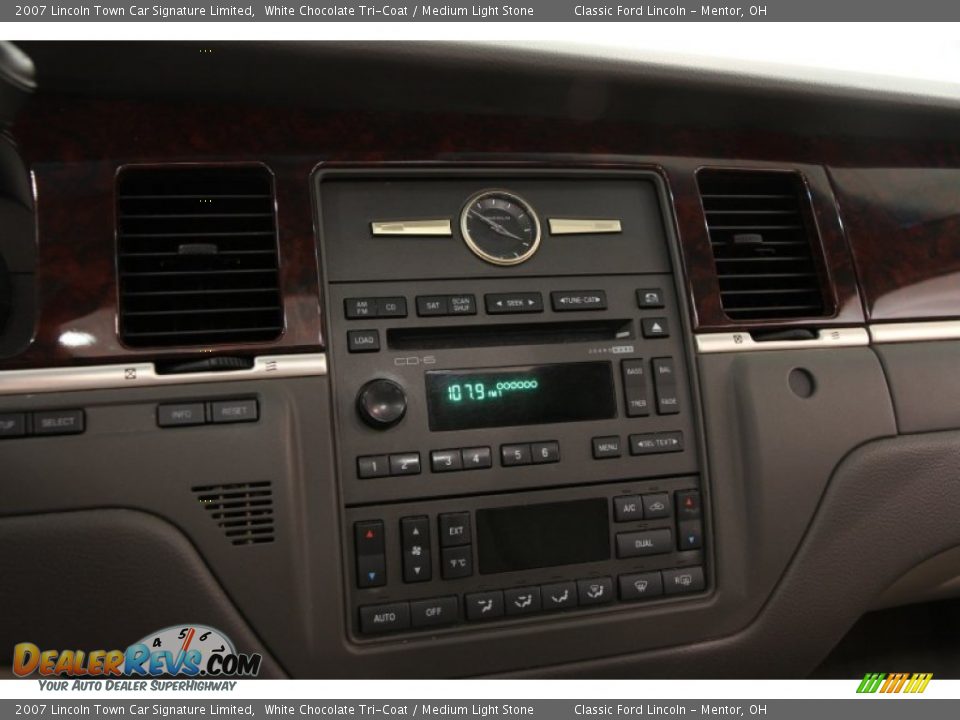 2007 Lincoln Town Car Signature Limited White Chocolate Tri-Coat / Medium Light Stone Photo #8