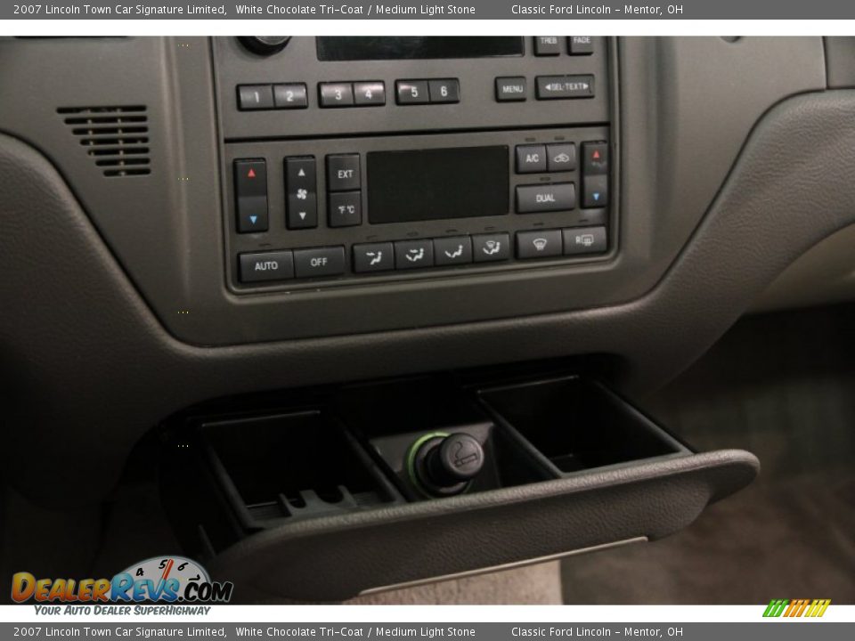 2007 Lincoln Town Car Signature Limited White Chocolate Tri-Coat / Medium Light Stone Photo #9