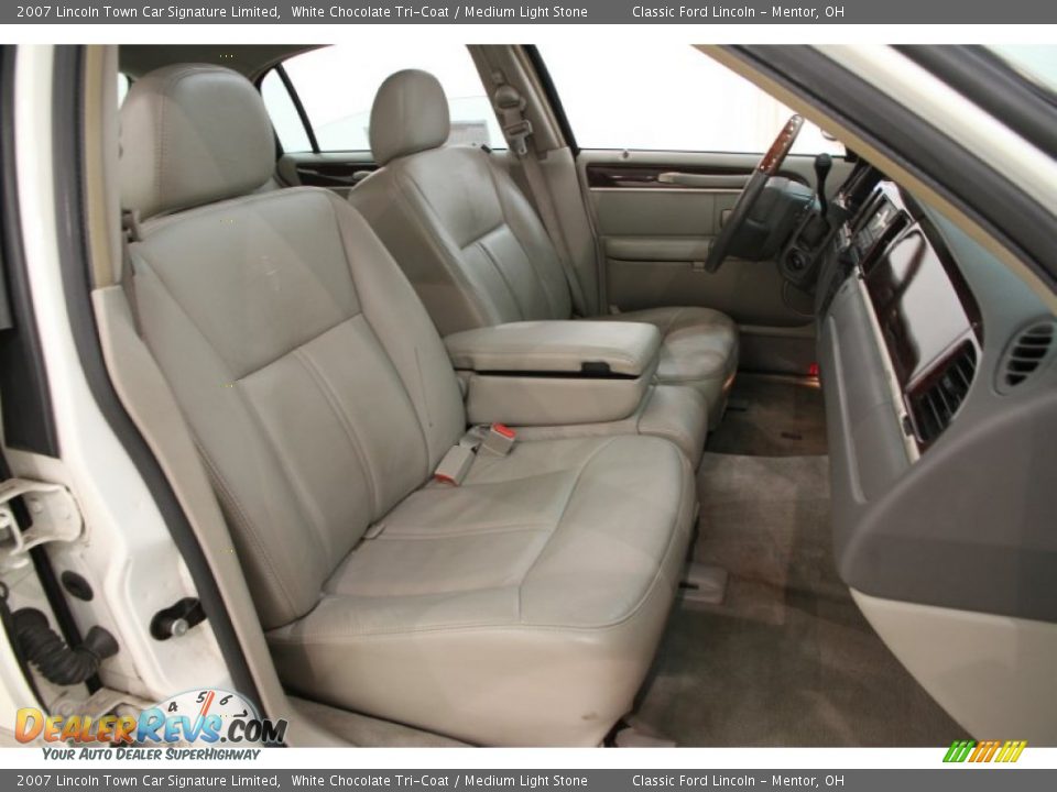 2007 Lincoln Town Car Signature Limited White Chocolate Tri-Coat / Medium Light Stone Photo #10