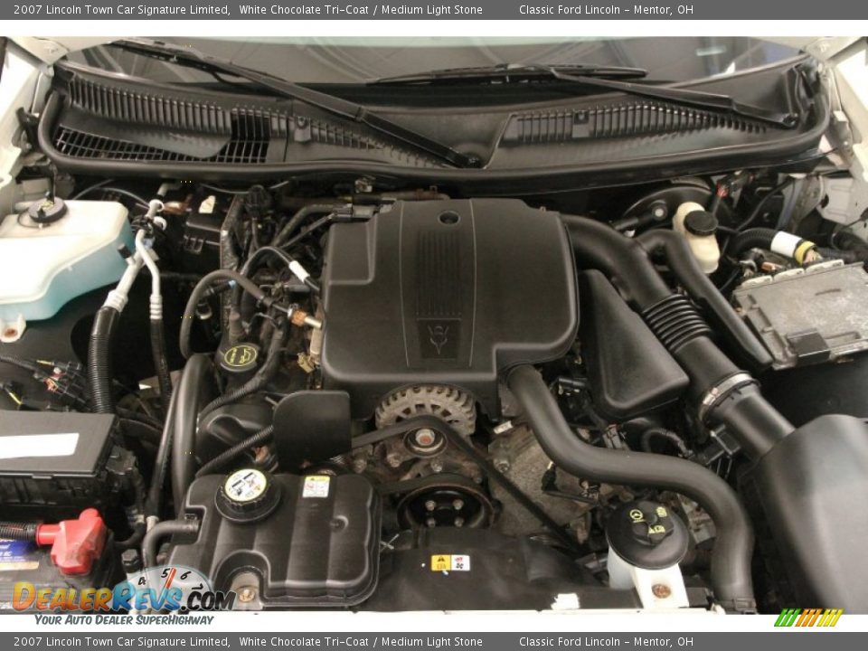 2007 Lincoln Town Car Signature Limited White Chocolate Tri-Coat / Medium Light Stone Photo #13