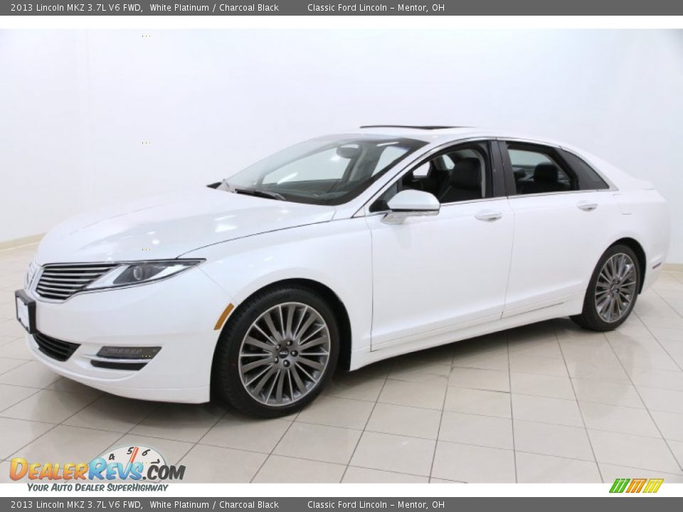 Front 3/4 View of 2013 Lincoln MKZ 3.7L V6 FWD Photo #3