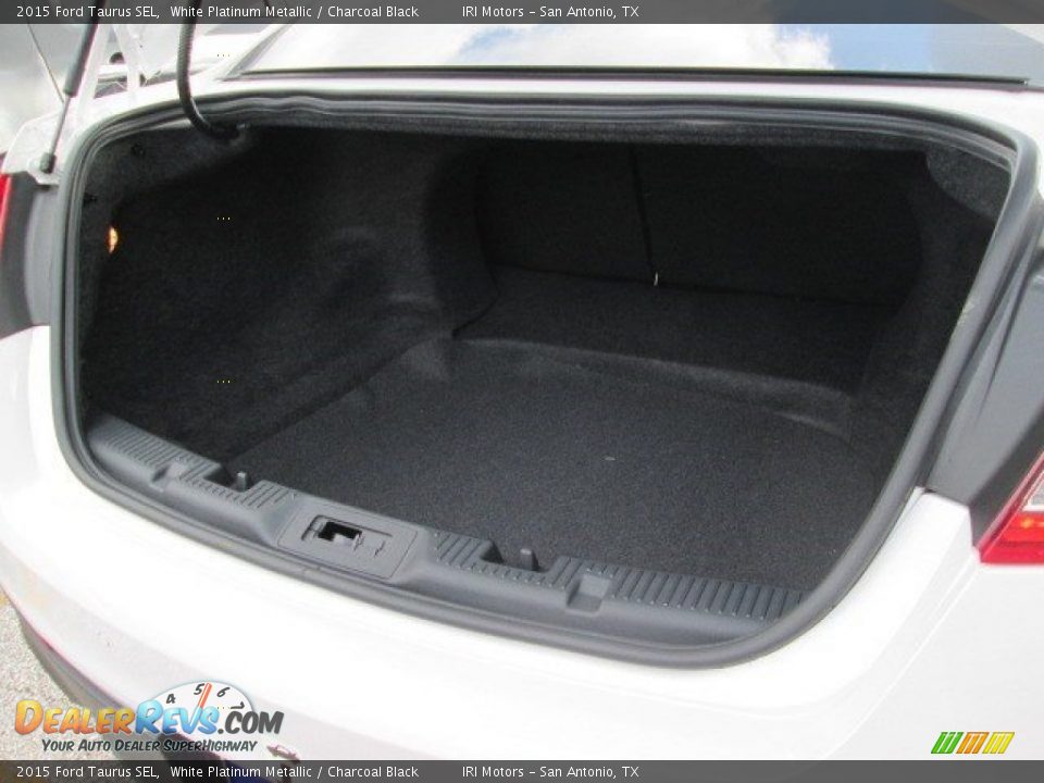 2015 Ford Taurus SEL White Platinum Metallic / Charcoal Black Photo #31