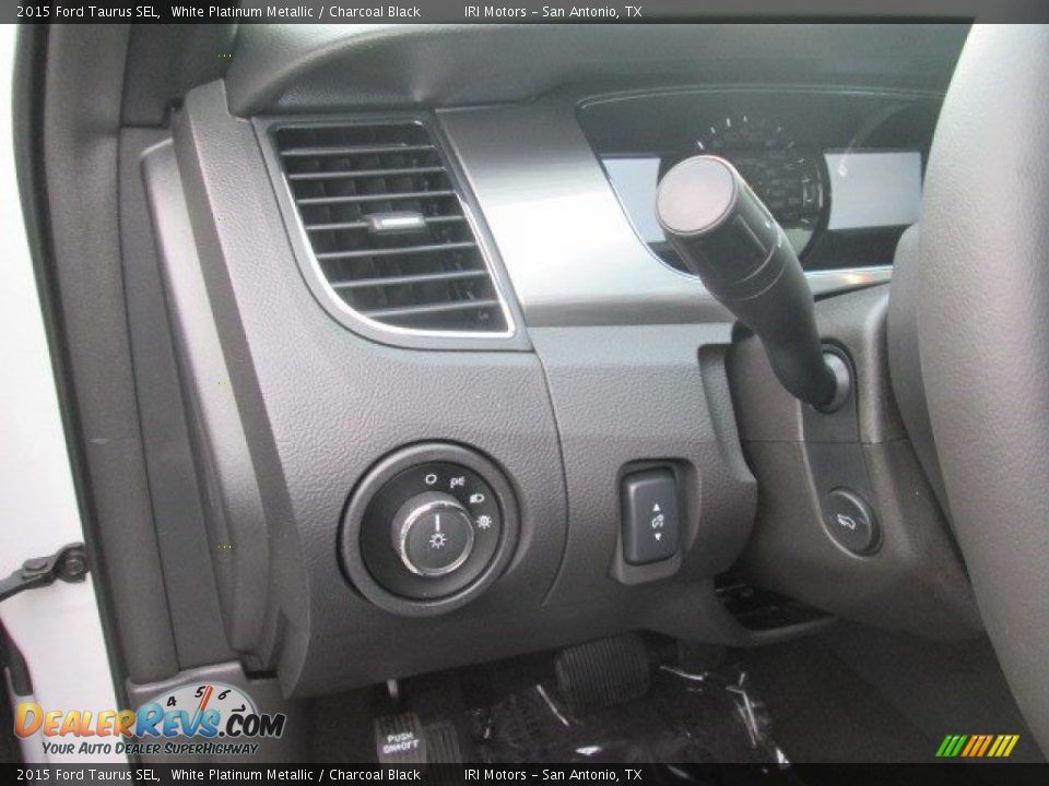 2015 Ford Taurus SEL White Platinum Metallic / Charcoal Black Photo #35
