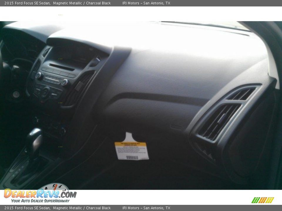 2015 Ford Focus SE Sedan Magnetic Metallic / Charcoal Black Photo #23