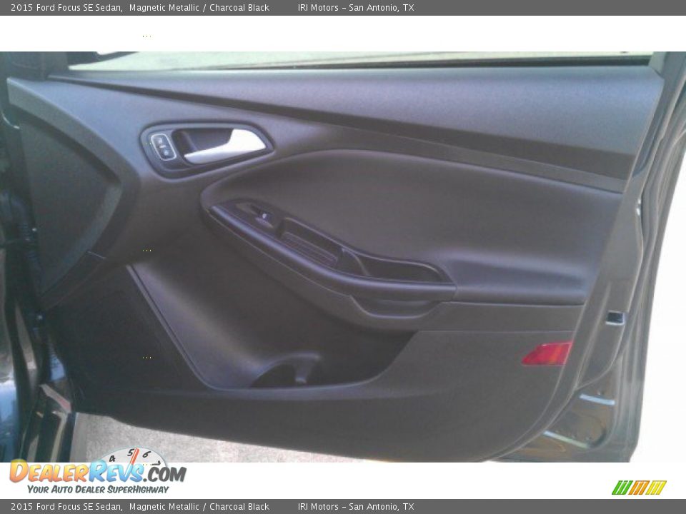 2015 Ford Focus SE Sedan Magnetic Metallic / Charcoal Black Photo #24