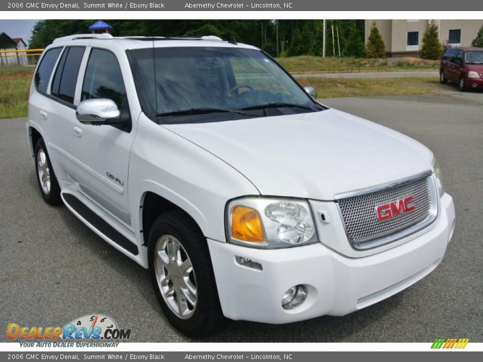 Front 3/4 View of 2006 GMC Envoy Denali Photo #1