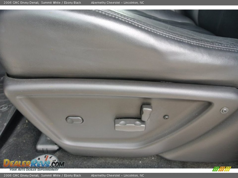 2006 GMC Envoy Denali Summit White / Ebony Black Photo #8