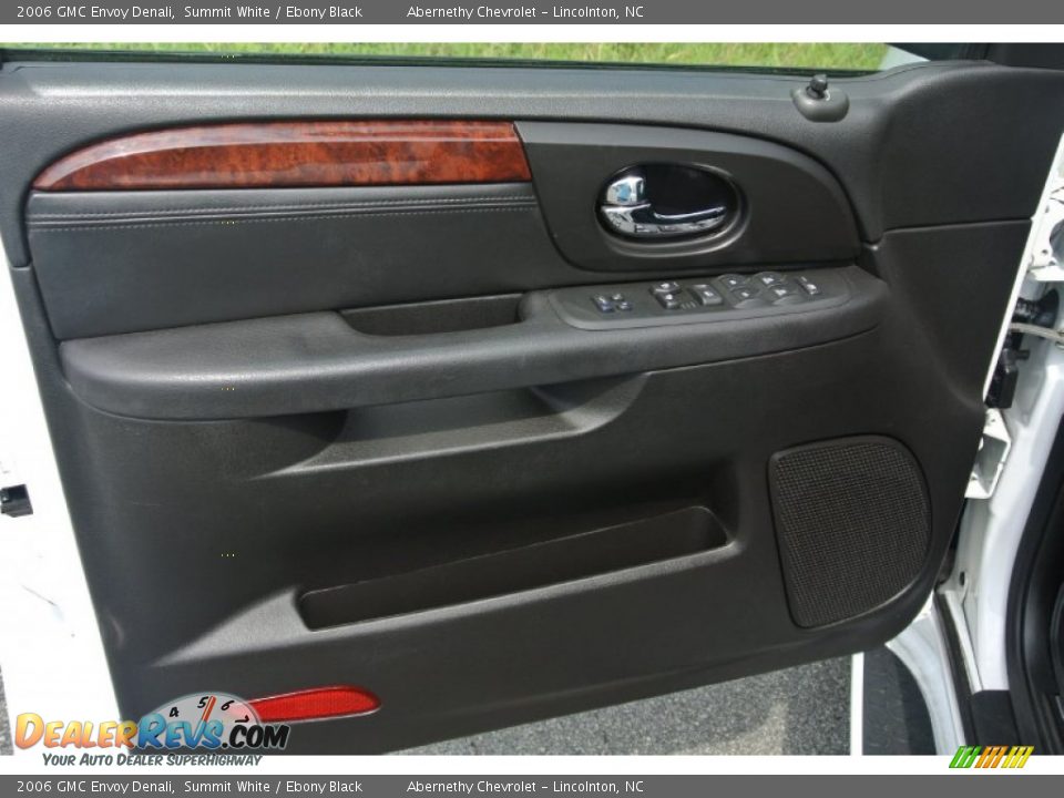 2006 GMC Envoy Denali Summit White / Ebony Black Photo #9