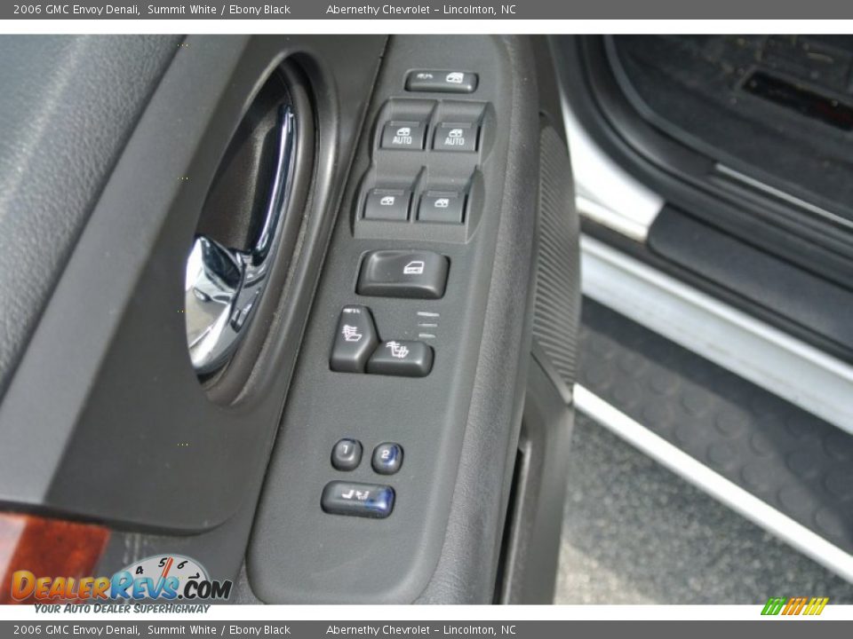2006 GMC Envoy Denali Summit White / Ebony Black Photo #10