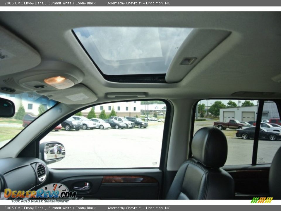 2006 GMC Envoy Denali Summit White / Ebony Black Photo #11