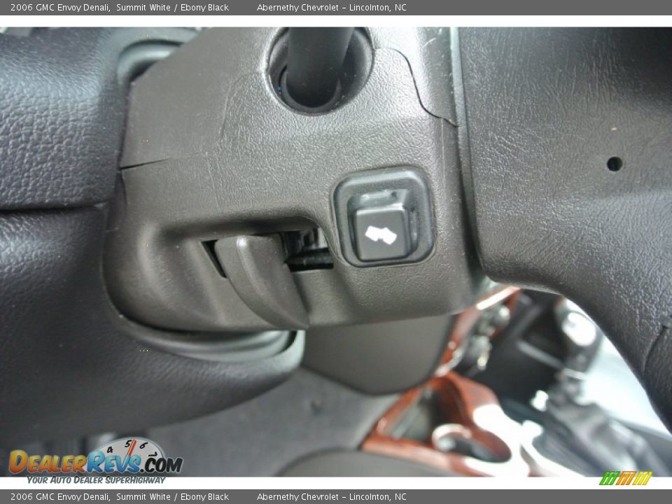 2006 GMC Envoy Denali Summit White / Ebony Black Photo #12