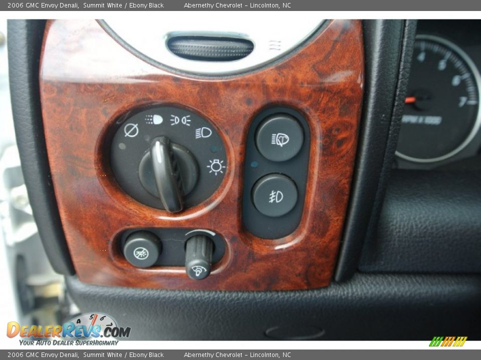 2006 GMC Envoy Denali Summit White / Ebony Black Photo #13