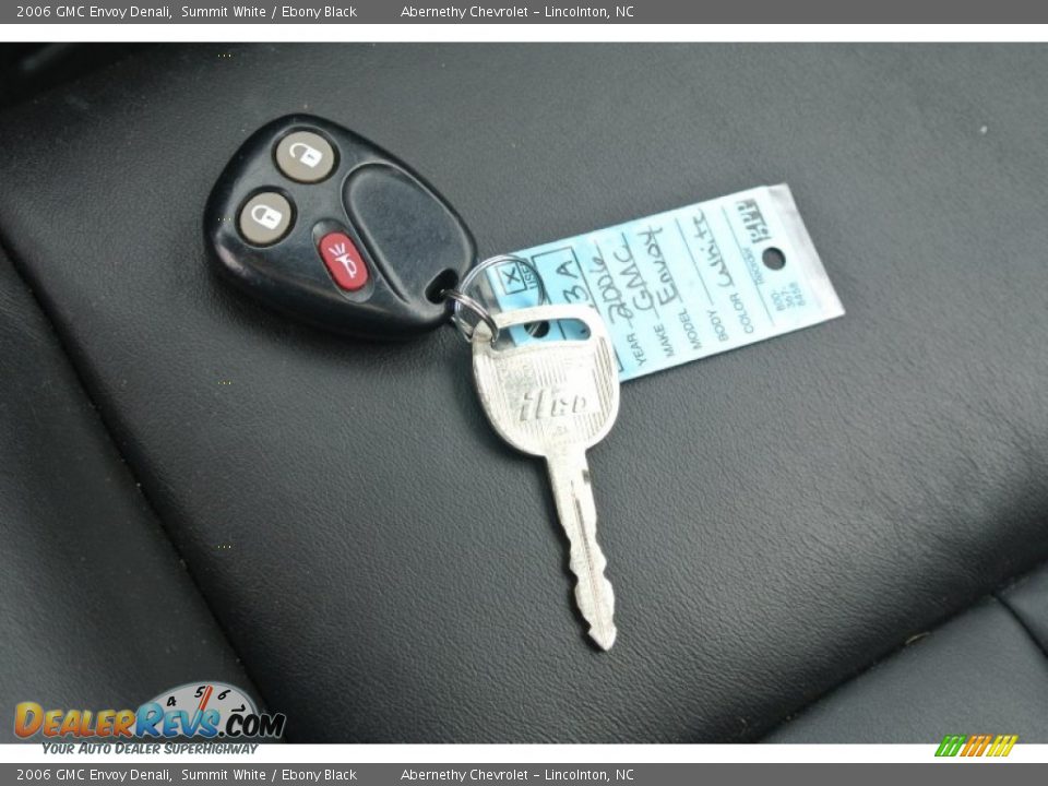 2006 GMC Envoy Denali Summit White / Ebony Black Photo #20