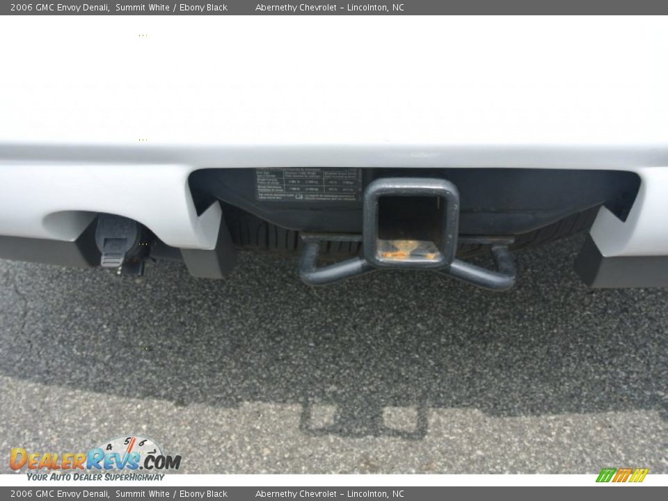 2006 GMC Envoy Denali Summit White / Ebony Black Photo #24