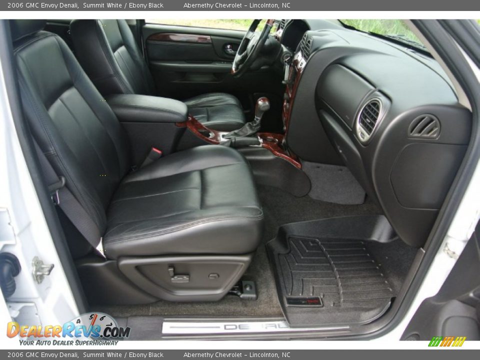 2006 GMC Envoy Denali Summit White / Ebony Black Photo #25