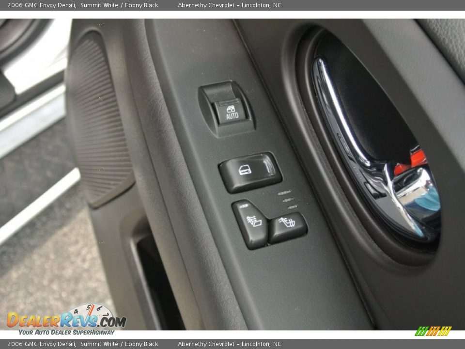2006 GMC Envoy Denali Summit White / Ebony Black Photo #27