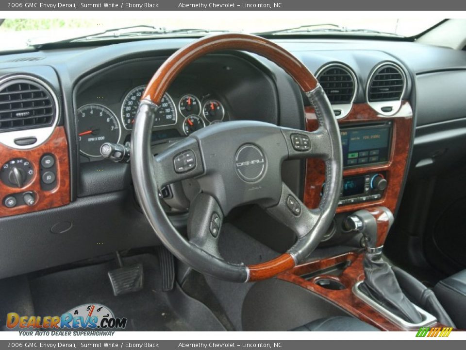 2006 GMC Envoy Denali Summit White / Ebony Black Photo #33
