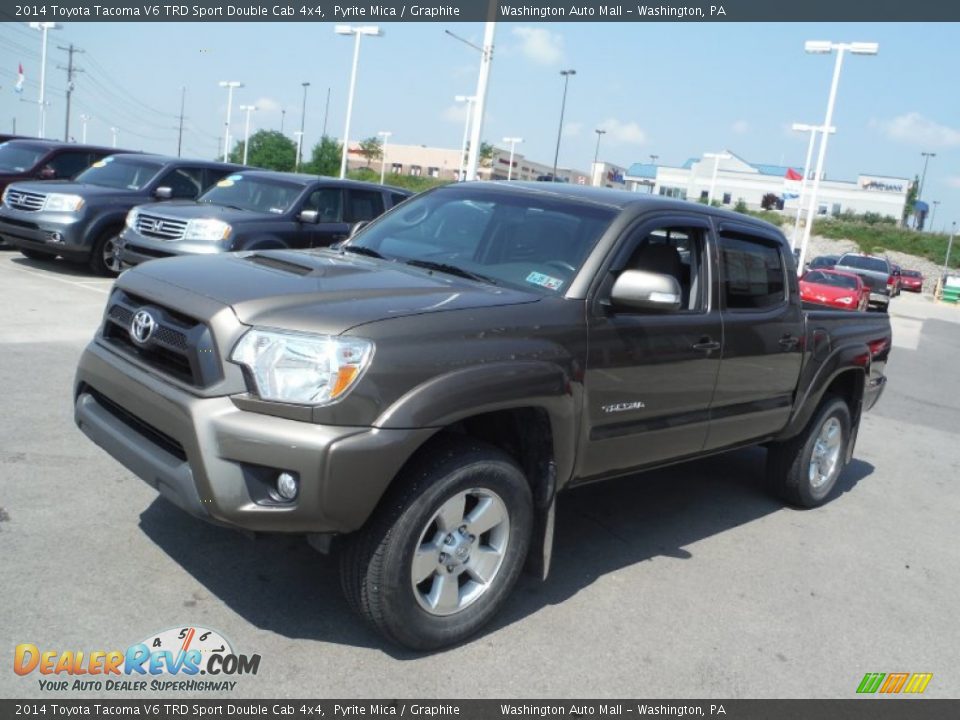Front 3/4 View of 2014 Toyota Tacoma V6 TRD Sport Double Cab 4x4 Photo #4