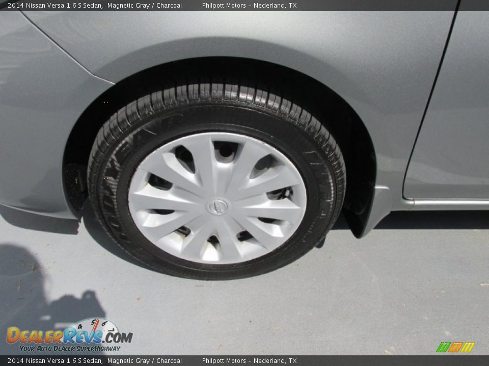 2014 Nissan Versa 1.6 S Sedan Magnetic Gray / Charcoal Photo #18