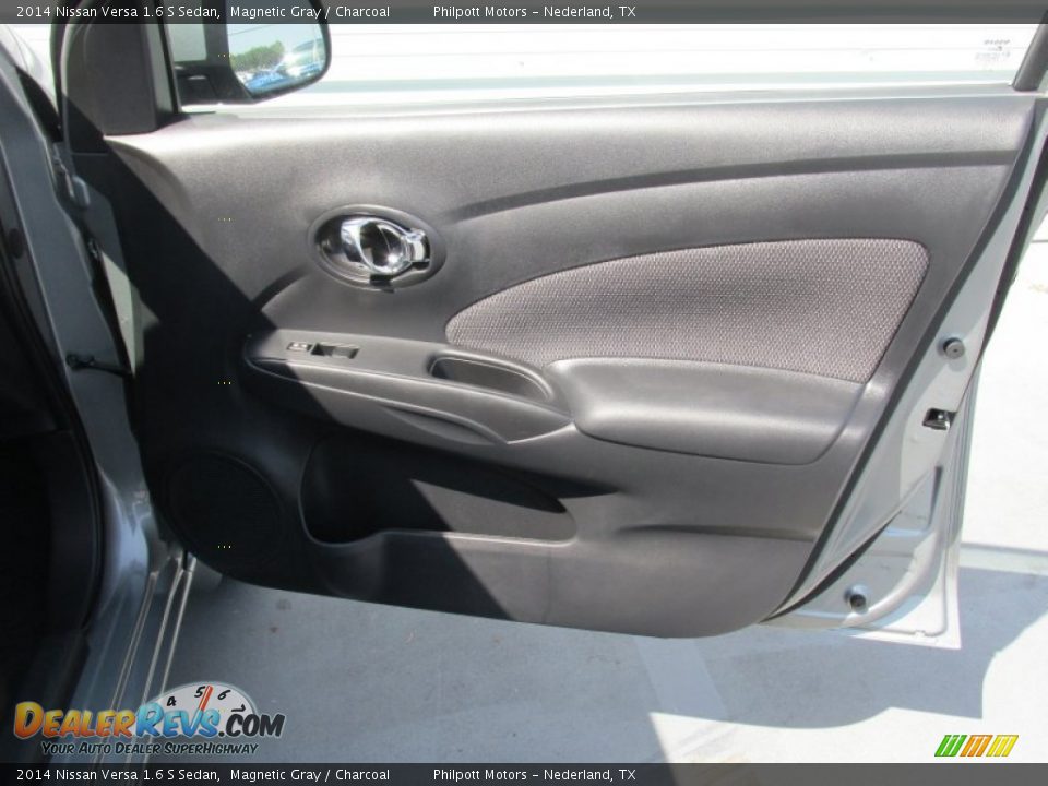 2014 Nissan Versa 1.6 S Sedan Magnetic Gray / Charcoal Photo #23